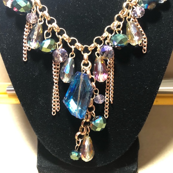 Beautiful Crystal Bib Necklace - Picture 2 of 5